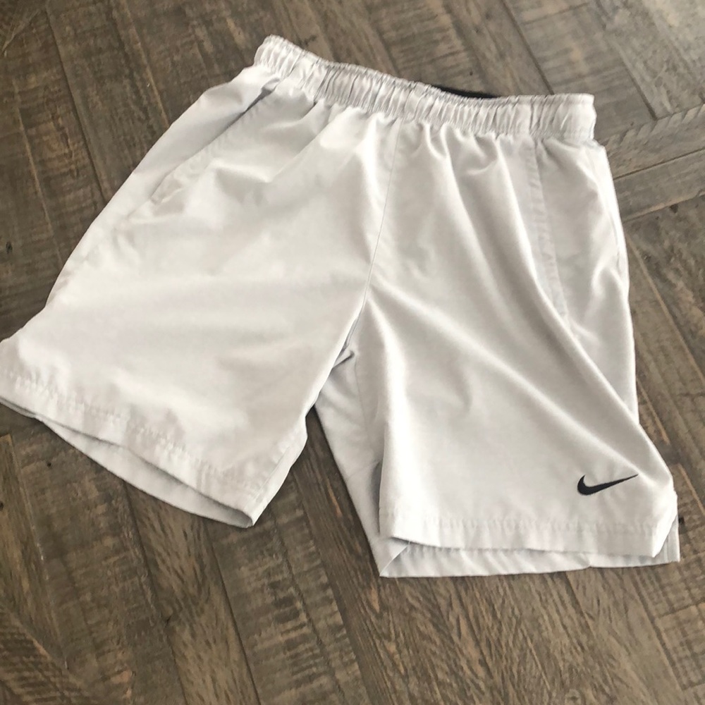 Men’s gray Nike dri-fit shorts